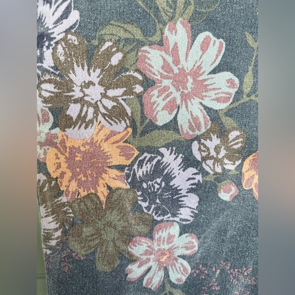 Free People We The Free Youthquake Purple Navy Floral Flare Jeans Cropped 27 - Picture 6 of 13